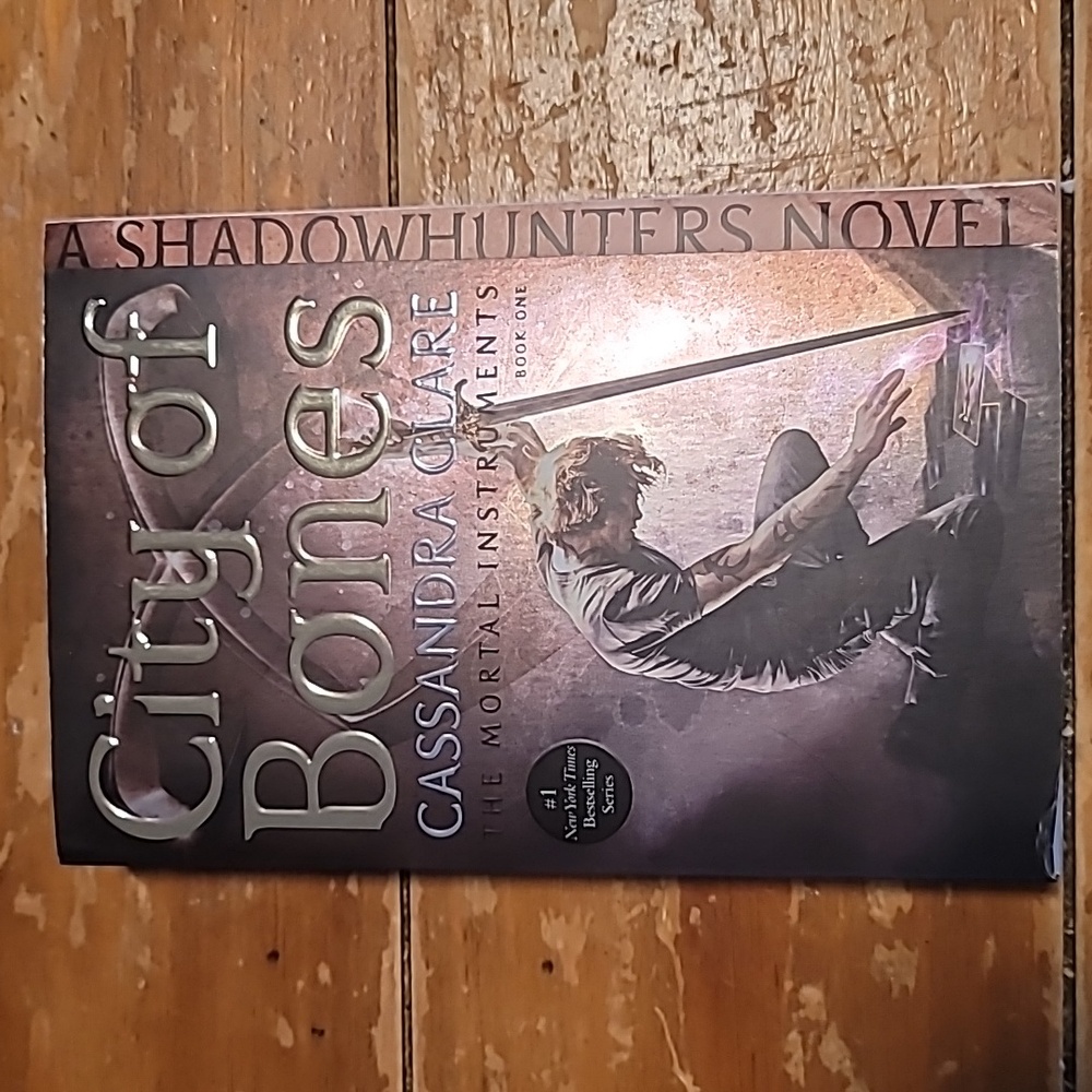 City of Bones, The Mortal Instruments Book One (A Shadowhunters Novel)